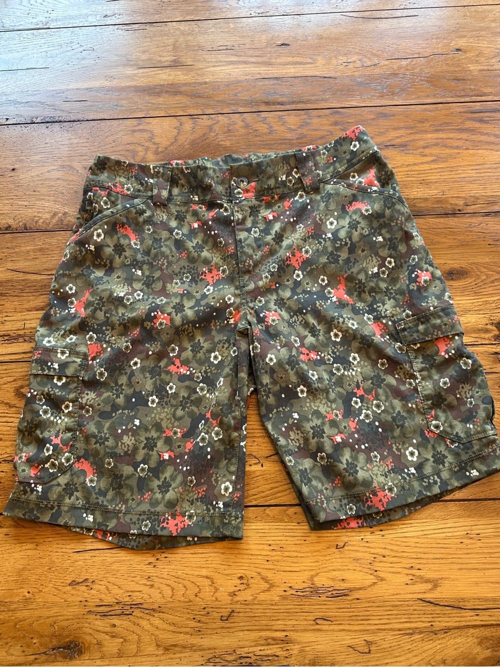 Duluth Trading Company Women's Dry on the Fly Shorts Floral Camo Size 10